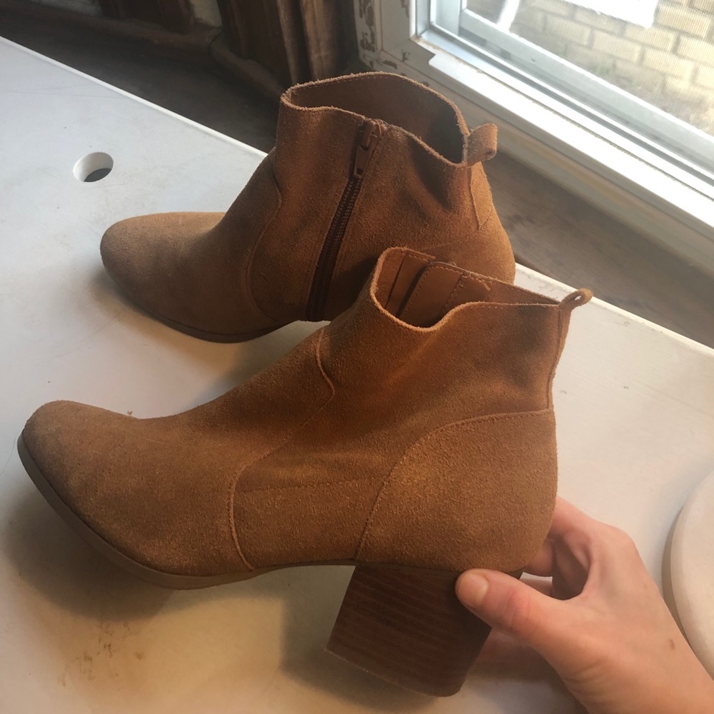 Brown DSW Crown Vintage booties—hardly worn!
